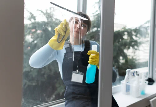 Nettoyage de vitres intérieures et extérieures à Cesson